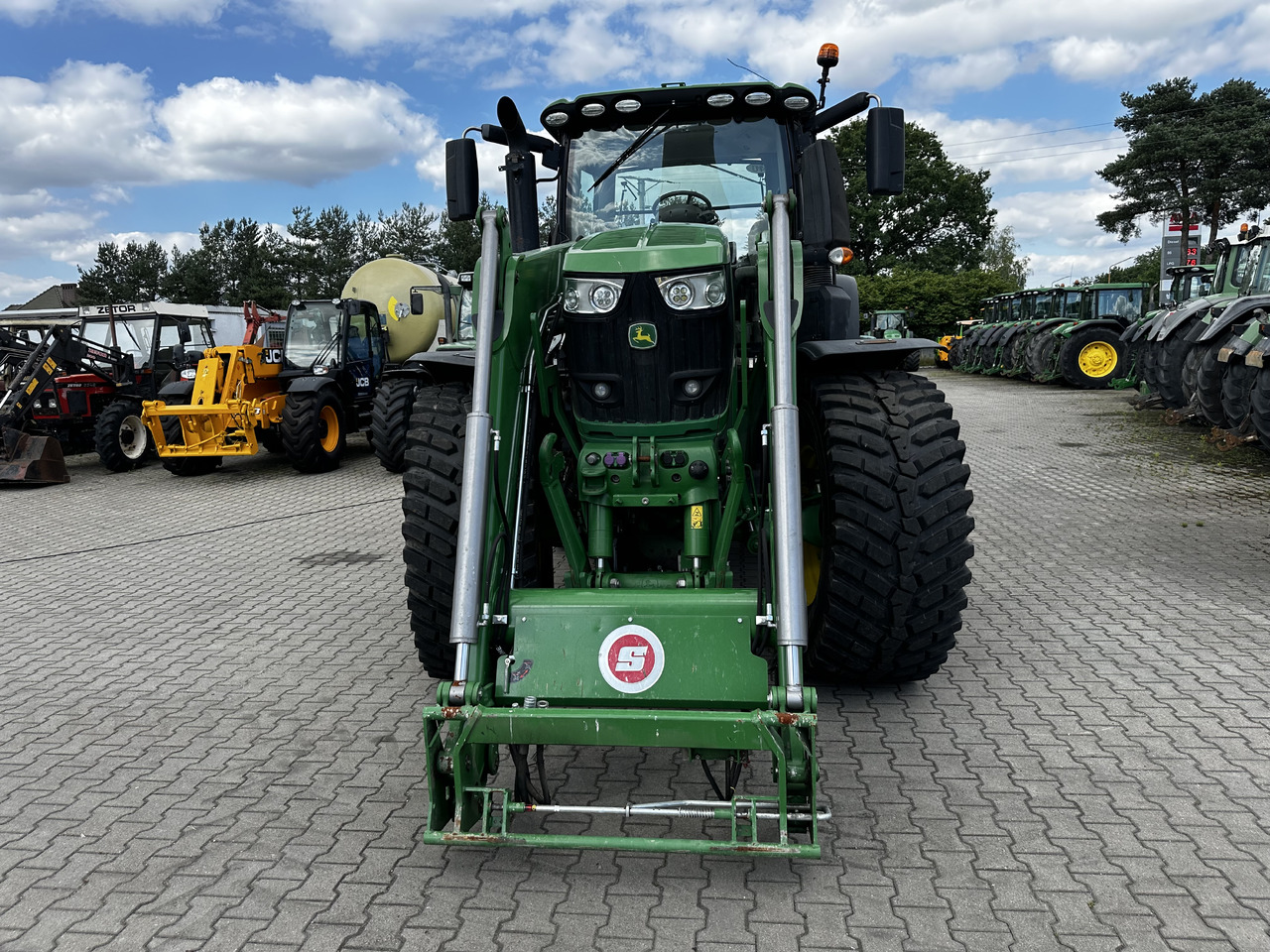 John Deere 6230R - Farm tractor: picture 2 John Deere 6230R - Farm tractor: picture 2