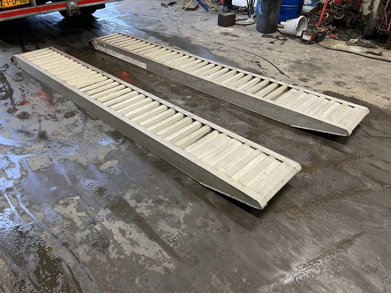 Altec OPRIJPLATEN (RAMPEN) 3,65 METER LANG - Attachment: picture 2 Altec OPRIJPLATEN (RAMPEN) 3,65 METER LANG - Attachment: picture 2