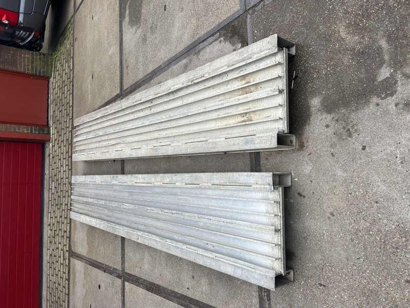 Diversen 370 cm lang 60 cm breed - Attachment: picture 4 Diversen 370 cm lang 60 cm breed - Attachment: picture 4