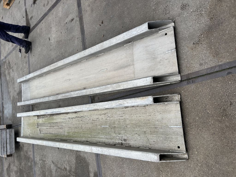 Diversen 370 cm lang 60 cm breed - Attachment: picture 2 Diversen 370 cm lang 60 cm breed - Attachment: picture 2
