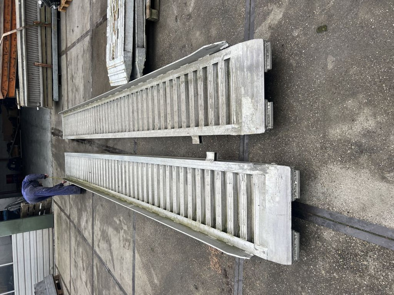Onbekend 600cm lang Oprijplaat 600cm lang 55 cm breed - Attachment: picture 2 Onbekend 600cm lang Oprijplaat 600cm lang 55 cm breed - Attachment: picture 2