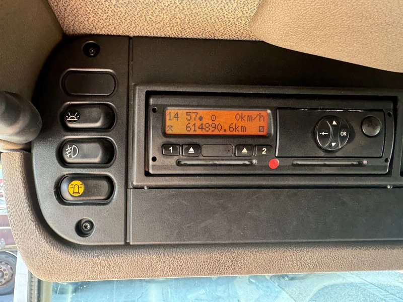 Crane truck DAF CF 85.360 8x2 + HIAB 422E8 REMOTE CONTROLE: picture 12 Crane truck DAF CF 85.360 8x2 + HIAB 422E8 REMOTE CONTROLE: picture 12