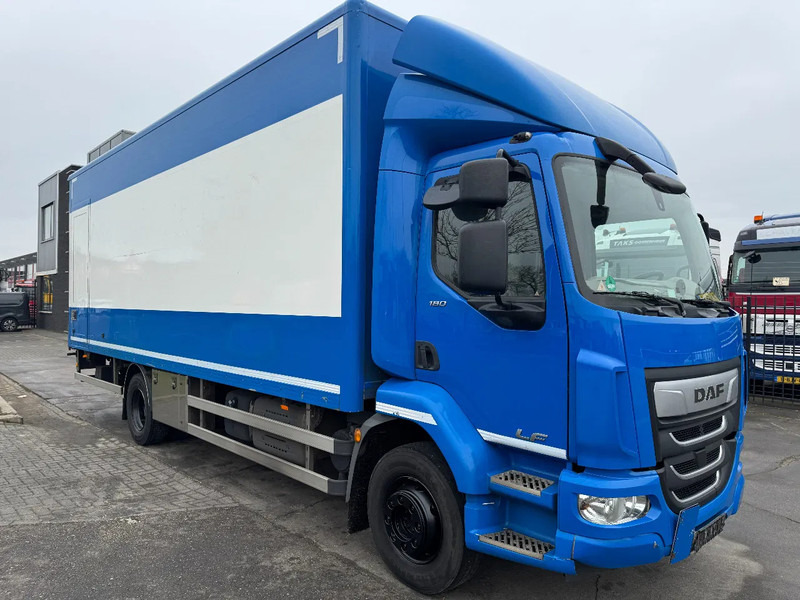 DAF LF 180 4X2 - EURO 6 + DHOLLANDIA LIFT - Box truck: picture 3 DAF LF 180 4X2 - EURO 6 + DHOLLANDIA LIFT - Box truck: picture 3
