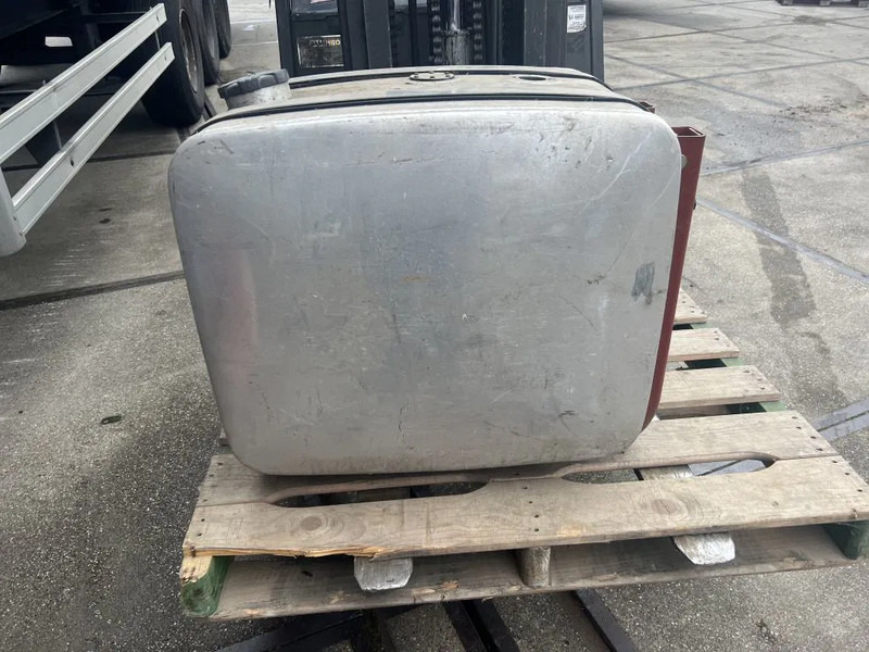 Diversen Hydrauliek tank l 70 b 45 h 62 met steunen - Hydraulics for Truck: picture 3 Diversen Hydrauliek tank l 70 b 45 h 62 met steunen - Hydraulics for Truck: picture 3