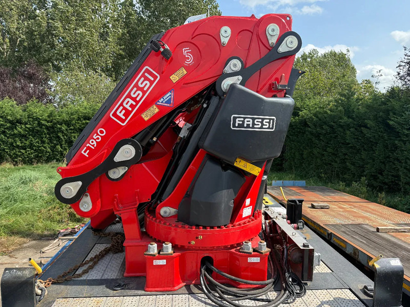 FASSI 8 x HYDR + 3 X MANUEL, REMOTE CONTROLE, WINCH 5630 KG, WITH SEPARATE BOX WITH HYDROVEN POWERPACK 30KW AND OIL TANK. F1950RAF 2. - Boom: picture 1 FASSI 8 x HYDR + 3 X MANUEL, REMOTE CONTROLE, WINCH 5630 KG, WITH SEPARATE BOX WITH HYDROVEN POWERPACK 30KW AND OIL TANK. F1950RAF 2. - Boom: picture 1