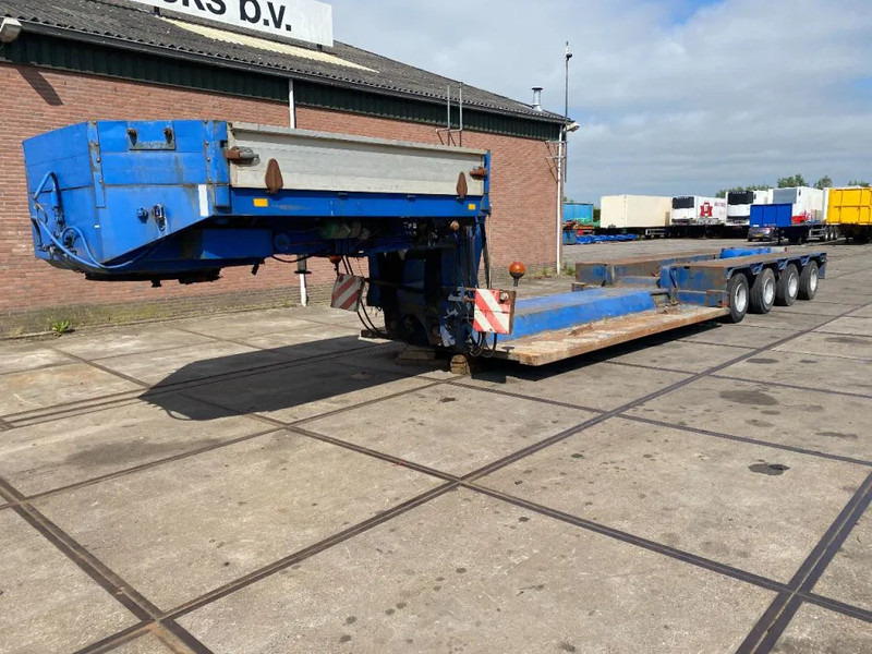 Goldhofer 4 AXEL STEERING - Low loader semi-trailer: picture 3 Goldhofer 4 AXEL STEERING - Low loader semi-trailer: picture 3
