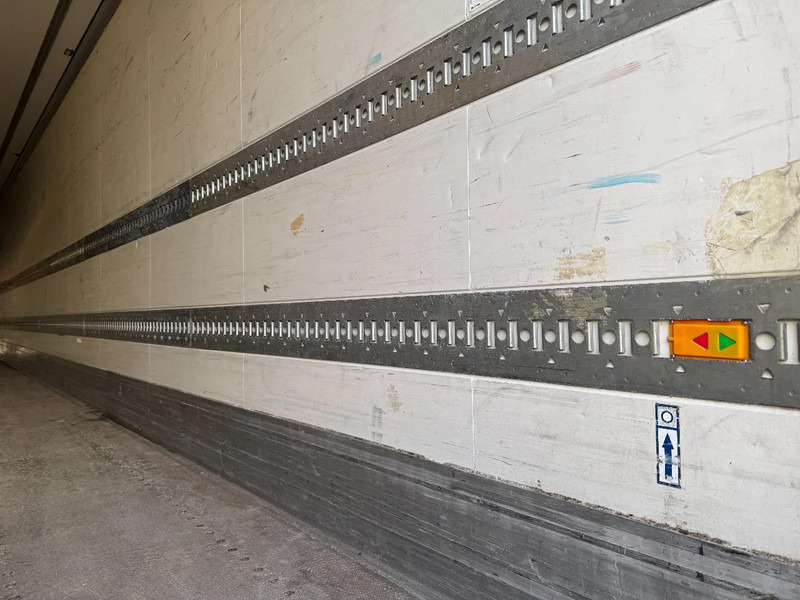 Refrigerator semi-trailer Krone SD THERMO KING SLX 300e + DHOLLANDIA 2000KG: picture 12