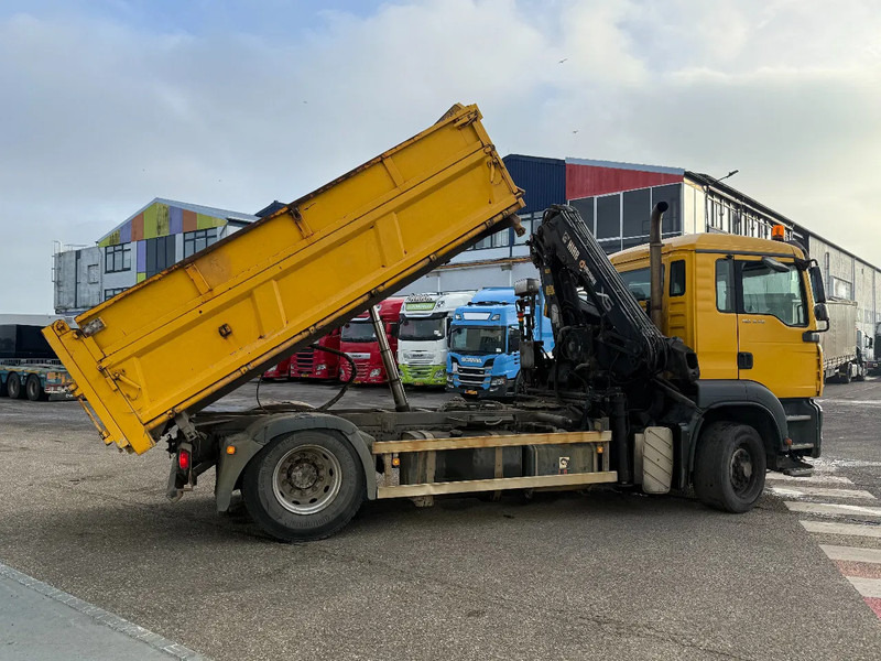 MAN TGA 18.310 4X4 + HIAB 122 ES-2 - DAMAGED CRANE - Tipper, Crane truck: picture 3 MAN TGA 18.310 4X4 + HIAB 122 ES-2 - DAMAGED CRANE - Tipper, Crane truck: picture 3