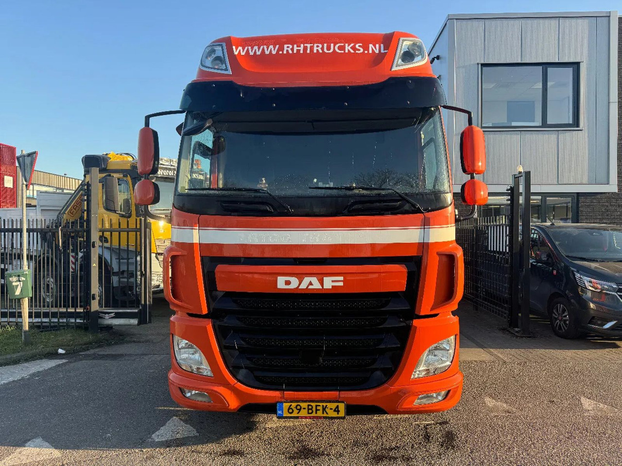 DAF CF 460 6X2 - EURO 6 + LIFT/STEERING AXLE DAF CF 460 6X2 - EURO 6 + LIFT/STEERING AXLE - Tractor unit: picture 2 DAF CF 460 6X2 - EURO 6 + LIFT/STEERING AXLE DAF CF 460 6X2 - EURO 6 + LIFT/STEERING AXLE - Tractor unit: picture 2