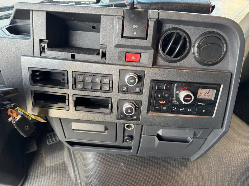 Tractor unit Renault T460 4X2 EURO 6 SKIRTS: picture 14