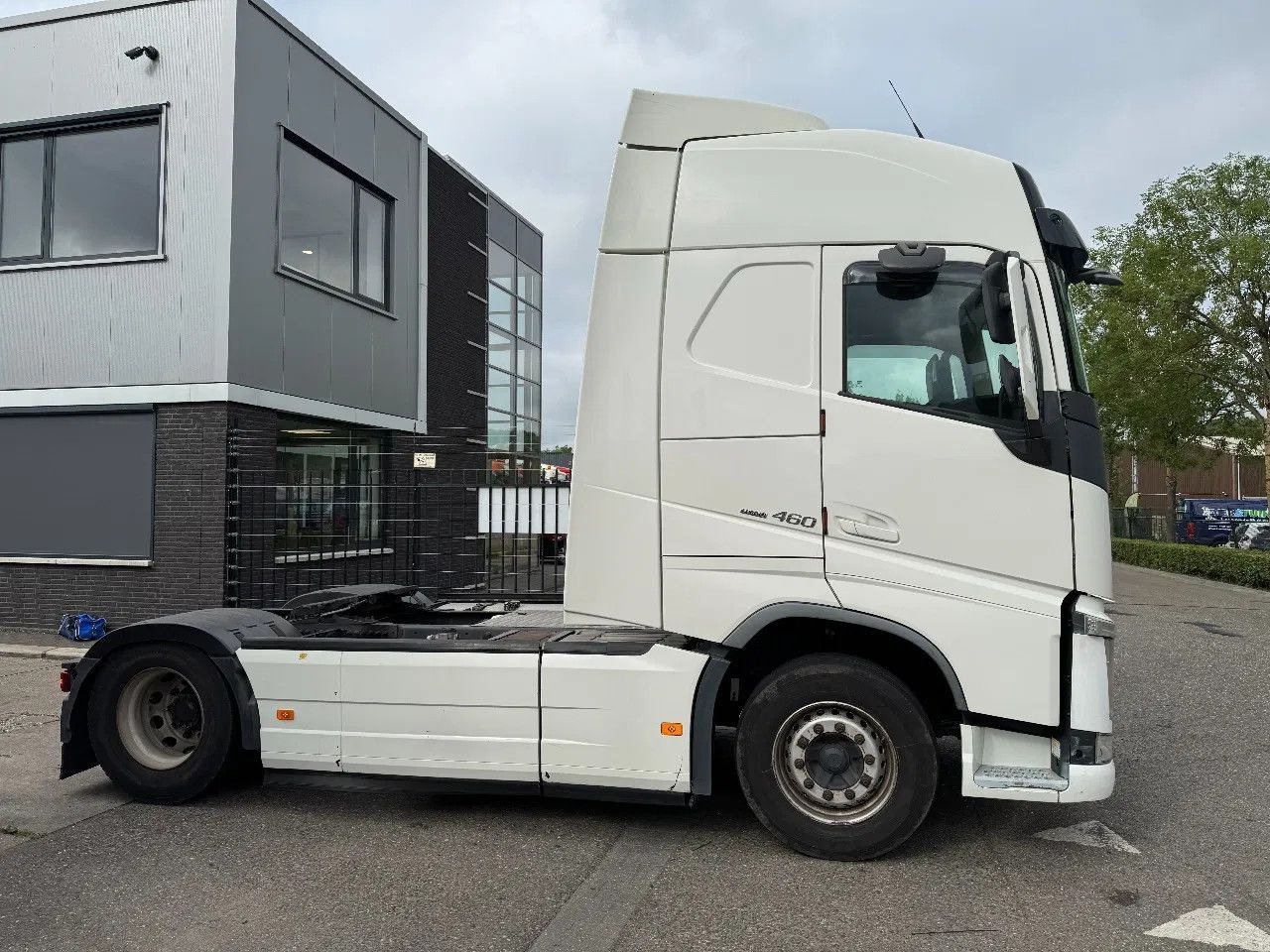 Volvo FH 460 4X2 EURO 6 SKIRTS SPOILERS HYDRAULIC - Tractor unit: picture 4 Volvo FH 460 4X2 EURO 6 SKIRTS SPOILERS HYDRAULIC - Tractor unit: picture 4