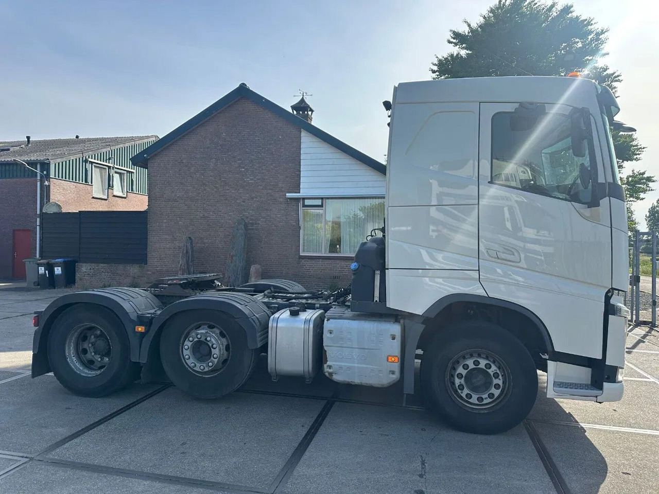 Volvo FH 460 6X2 - EURO 6 + LIFTING AXLE - Tractor unit: picture 4 Volvo FH 460 6X2 - EURO 6 + LIFTING AXLE - Tractor unit: picture 4