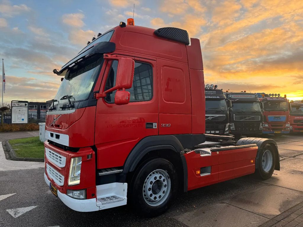 Volvo FM 330 4X2 - EURO 6 + AUTOMATIC + SKIRTS - Tractor unit: picture 1 Volvo FM 330 4X2 - EURO 6 + AUTOMATIC + SKIRTS - Tractor unit: picture 1