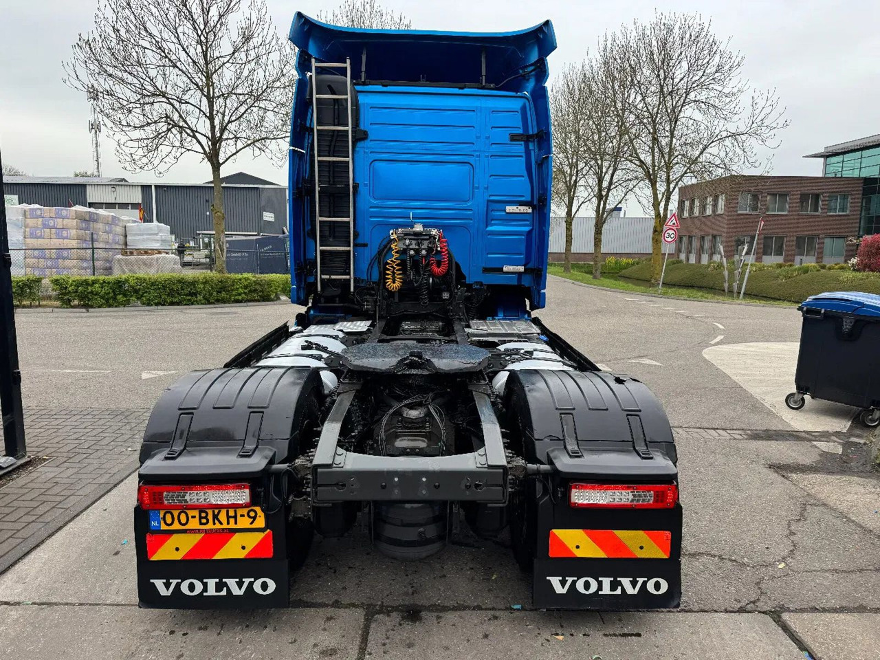 Volvo FM 370 4X2 EURO 6 SKIRTS TÜV TILL 10-2025 - Tractor unit: picture 5 Volvo FM 370 4X2 EURO 6 SKIRTS TÜV TILL 10-2025 - Tractor unit: picture 5
