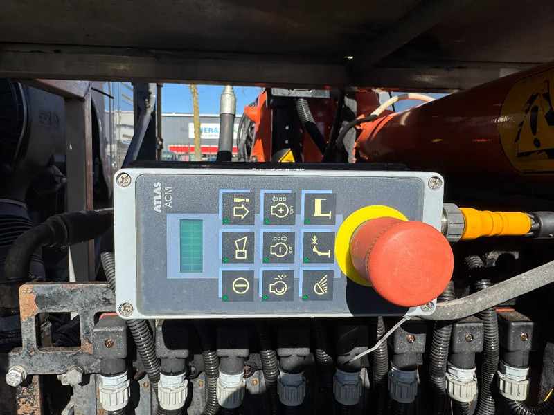 Tipper, Crane truck Volvo FM 330 6X2 - EURO 5 + ATLAS 126.3E A2 + REMOTE + LIFT/STEERING AXLE: picture 20 Tipper, Crane truck Volvo FM 330 6X2 - EURO 5 + ATLAS 126.3E A2 + REMOTE + LIFT/STEERING AXLE: picture 20