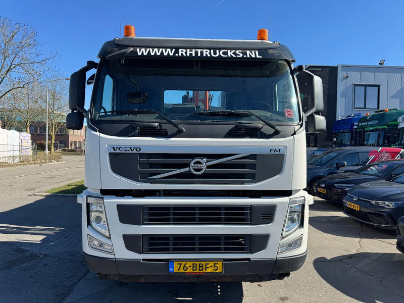 Tipper, Crane truck Volvo FM 330 6X2 - EURO 5 + ATLAS 126.3E A2 + REMOTE + LIFT/STEERING AXLE: picture 9 Tipper, Crane truck Volvo FM 330 6X2 - EURO 5 + ATLAS 126.3E A2 + REMOTE + LIFT/STEERING AXLE: picture 9