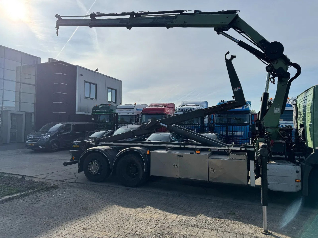 Volvo FM 370 6X2 VDL 21T + HIAB 211 + REMOTE CONTROL - Hook lift truck, Crane truck: picture 4 Volvo FM 370 6X2 VDL 21T + HIAB 211 + REMOTE CONTROL - Hook lift truck, Crane truck: picture 4