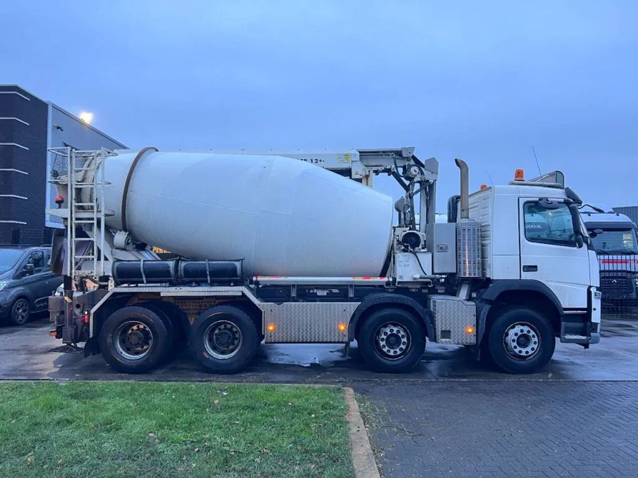 Volvo FM 410 8X4 - 3 UNITS! + MIXER 9m3 + LIEBHERR CON Volvo FM 410 8X4 - 3 UNITS! + MIXER 9m3 + LIEBHERR CON - Concrete mixer truck: picture 2 Volvo FM 410 8X4 - 3 UNITS! + MIXER 9m3 + LIEBHERR CON Volvo FM 410 8X4 - 3 UNITS! + MIXER 9m3 + LIEBHERR CON - Concrete mixer truck: picture 2