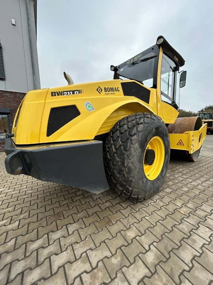 Bomag BW 211 D-5  - Compactor: picture 2 Bomag BW 211 D-5  - Compactor: picture 2