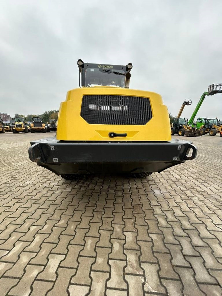 Bomag BW 211 D-5  - Compactor: picture 3 Bomag BW 211 D-5  - Compactor: picture 3