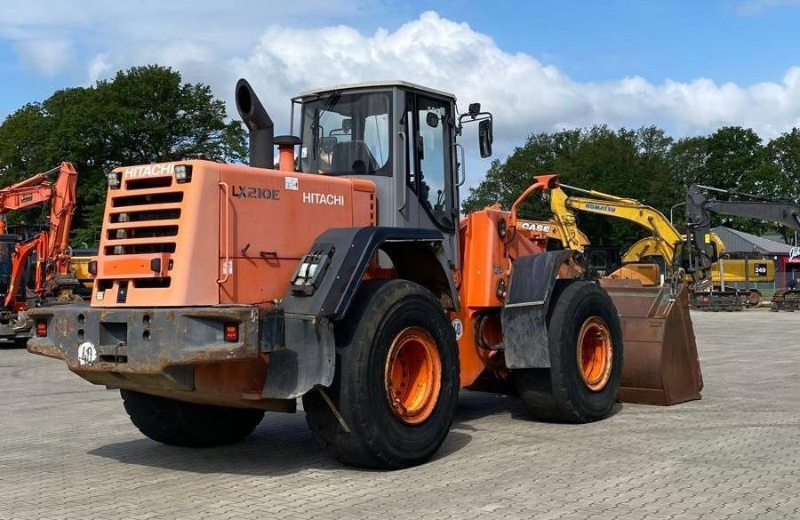 Hitachi LX 210 E  - Wheel loader: picture 3 Hitachi LX 210 E  - Wheel loader: picture 3