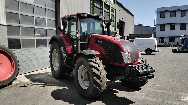 Valtra T153 Versu - Farm tractor: picture 3 Valtra T153 Versu - Farm tractor: picture 3