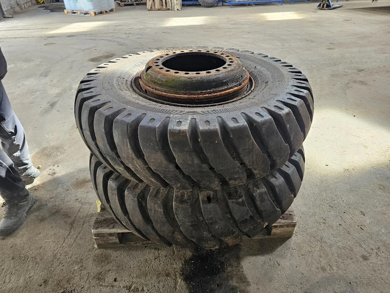 Grip Master 14.00-24 - Tire for Truck: picture 5 Grip Master 14.00-24 - Tire for Truck: picture 5