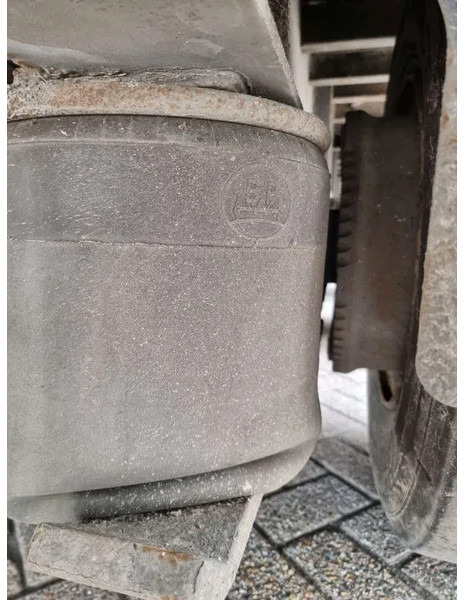 Dropside/ Flatbed trailer Van Hool 13.60 M LONG - 1 M HIGH - SUPER SINGLE TIRES - DRUM BRAKES: picture 17 Dropside/ Flatbed trailer Van Hool 13.60 M LONG - 1 M HIGH - SUPER SINGLE TIRES - DRUM BRAKES: picture 17