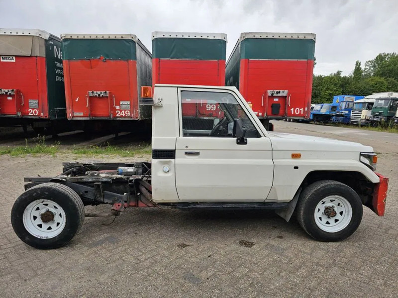 Toyota Land Cruiser LB71MOD - Van: picture 4 Toyota Land Cruiser LB71MOD - Van: picture 4