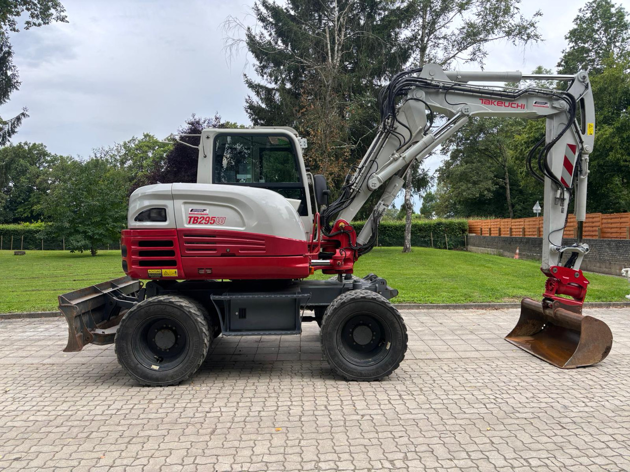 TAKEUCHI TB 295 W - Wheel excavator: picture 2 TAKEUCHI TB 295 W - Wheel excavator: picture 2