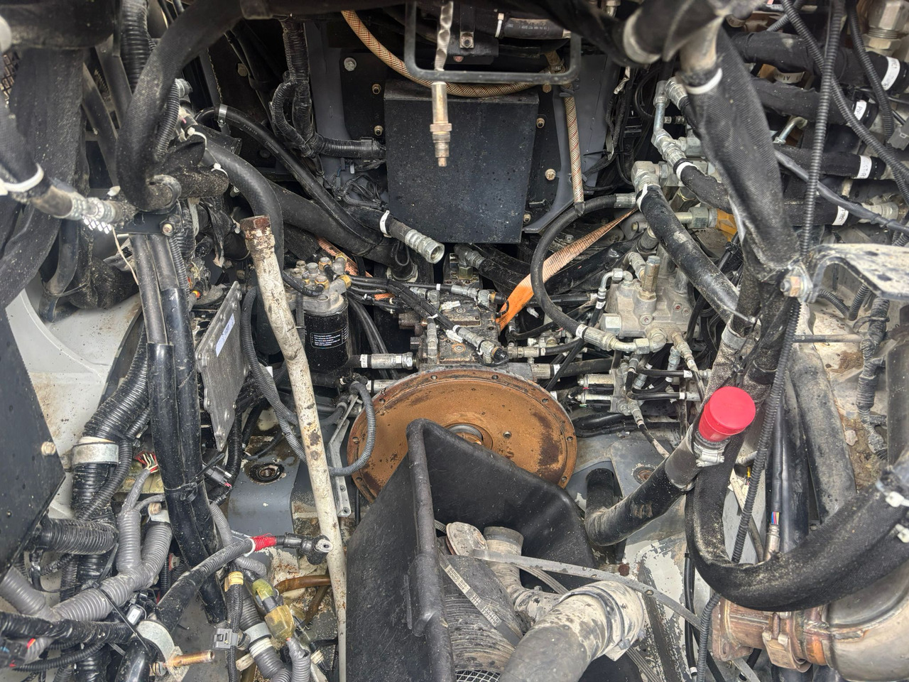 Skid steer loader Takeuchi TL 12 V-2 - Engine defektive: picture 8