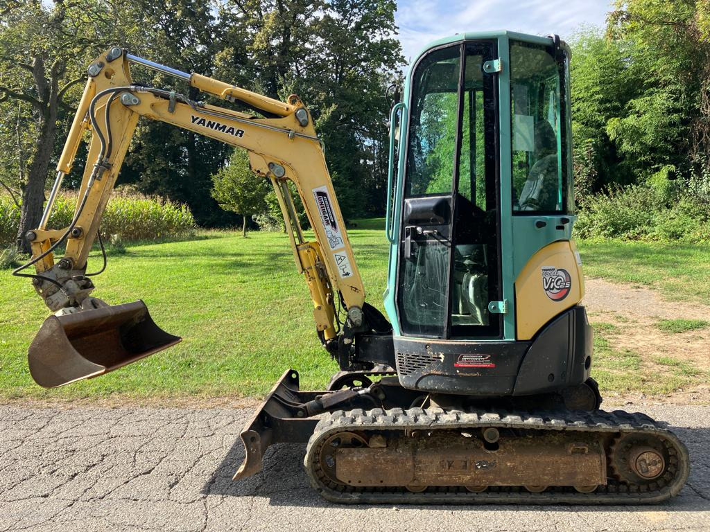 YANMAR VIO 25-4 - Mini excavator: picture 1 YANMAR VIO 25-4 - Mini excavator: picture 1