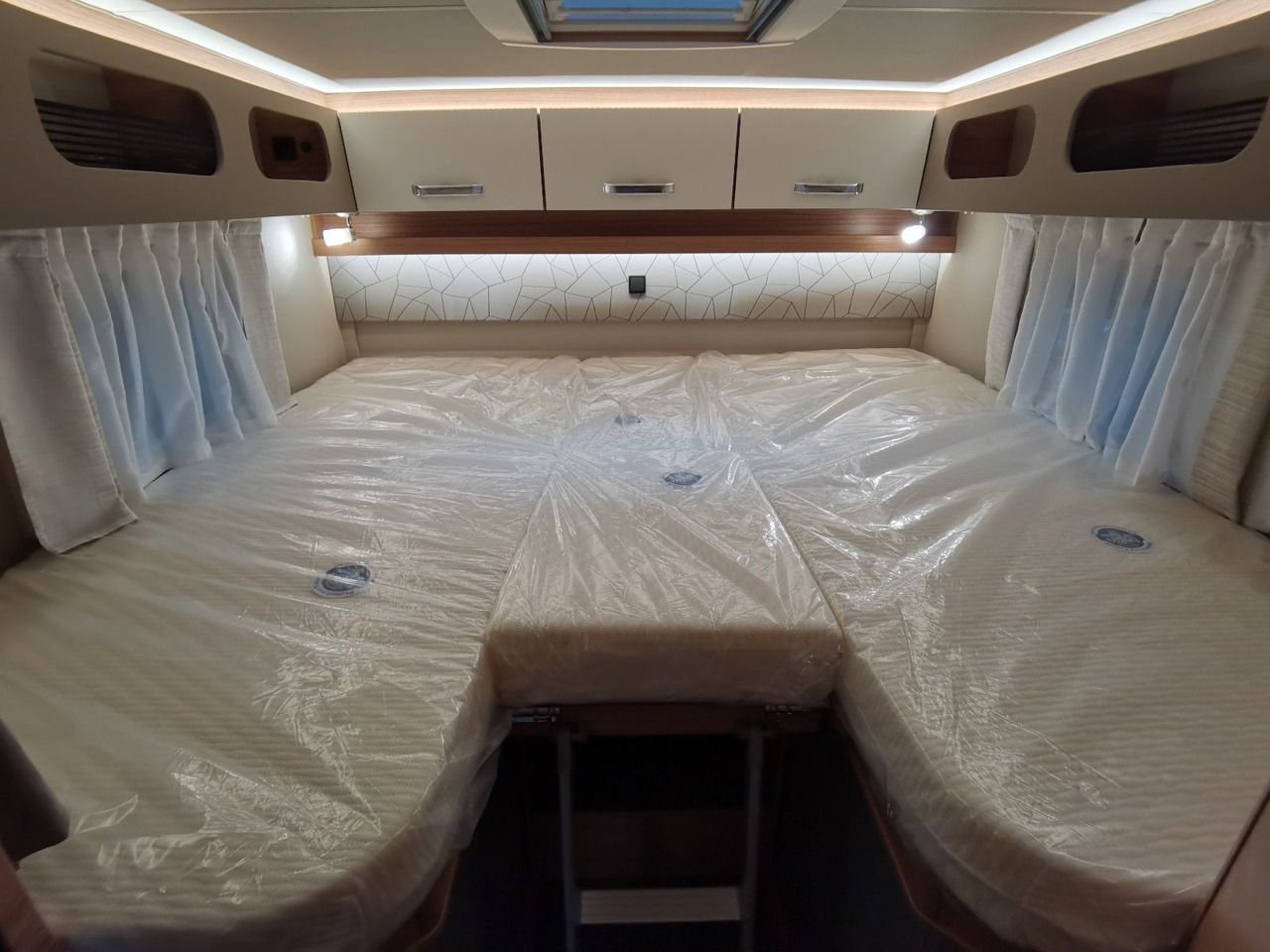 Semi-integrated motorhome Weinsberg CARACOMPACT 640 MEG EDITION-PEPPER /-MODELL 2026: picture 20 Semi-integrated motorhome Weinsberg CARACOMPACT 640 MEG EDITION-PEPPER /-MODELL 2026: picture 20