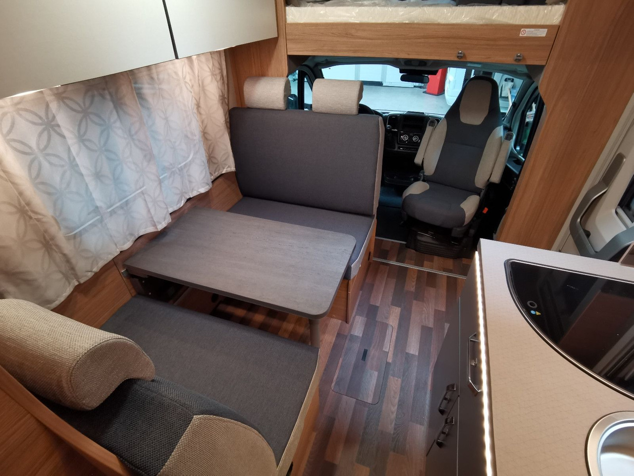 Alcove motorhome Weinsberg CARAHOME 650 DG / 140 PS / TOP - AUSSTATTUNG: picture 14 Alcove motorhome Weinsberg CARAHOME 650 DG / 140 PS / TOP - AUSSTATTUNG: picture 14