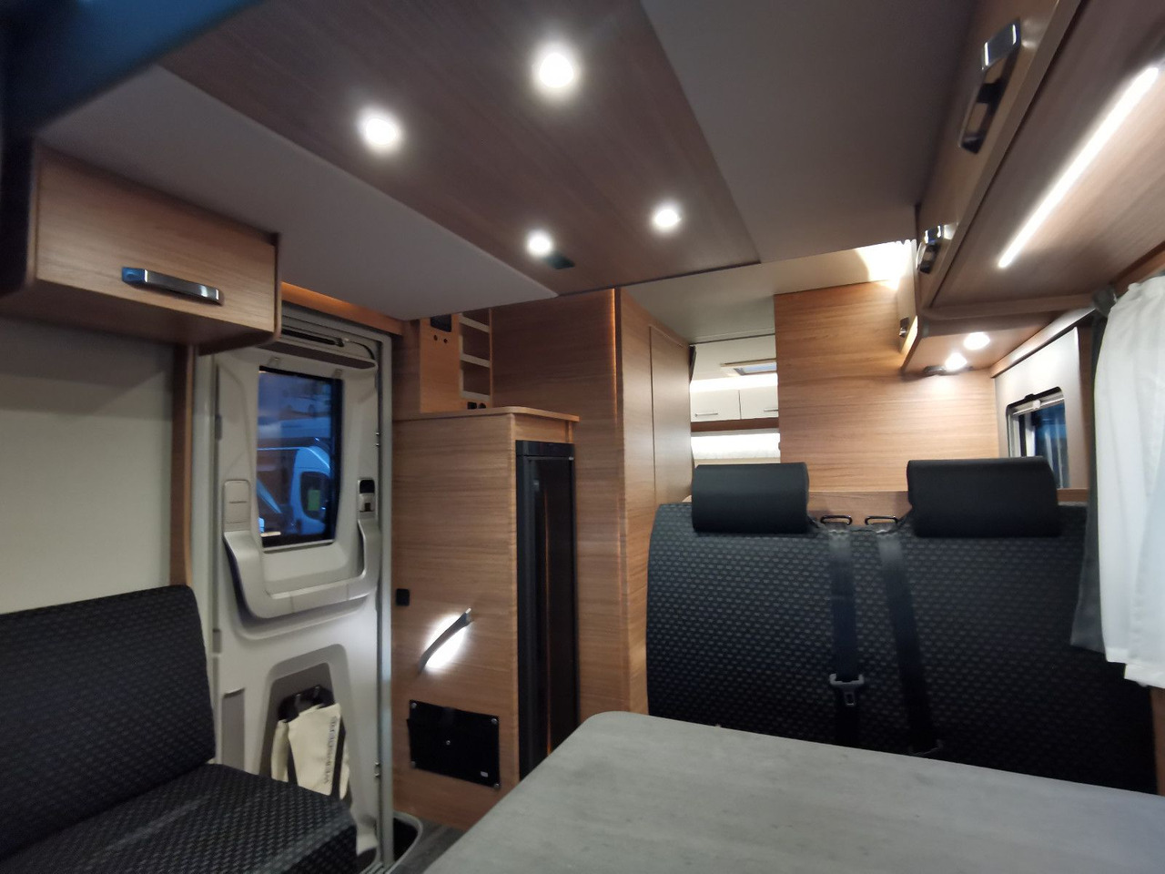 Semi-integrated motorhome Weinsberg CARASUITE 700 MEG /155PS /EINZELBETTEN & RAUMBAD: picture 14