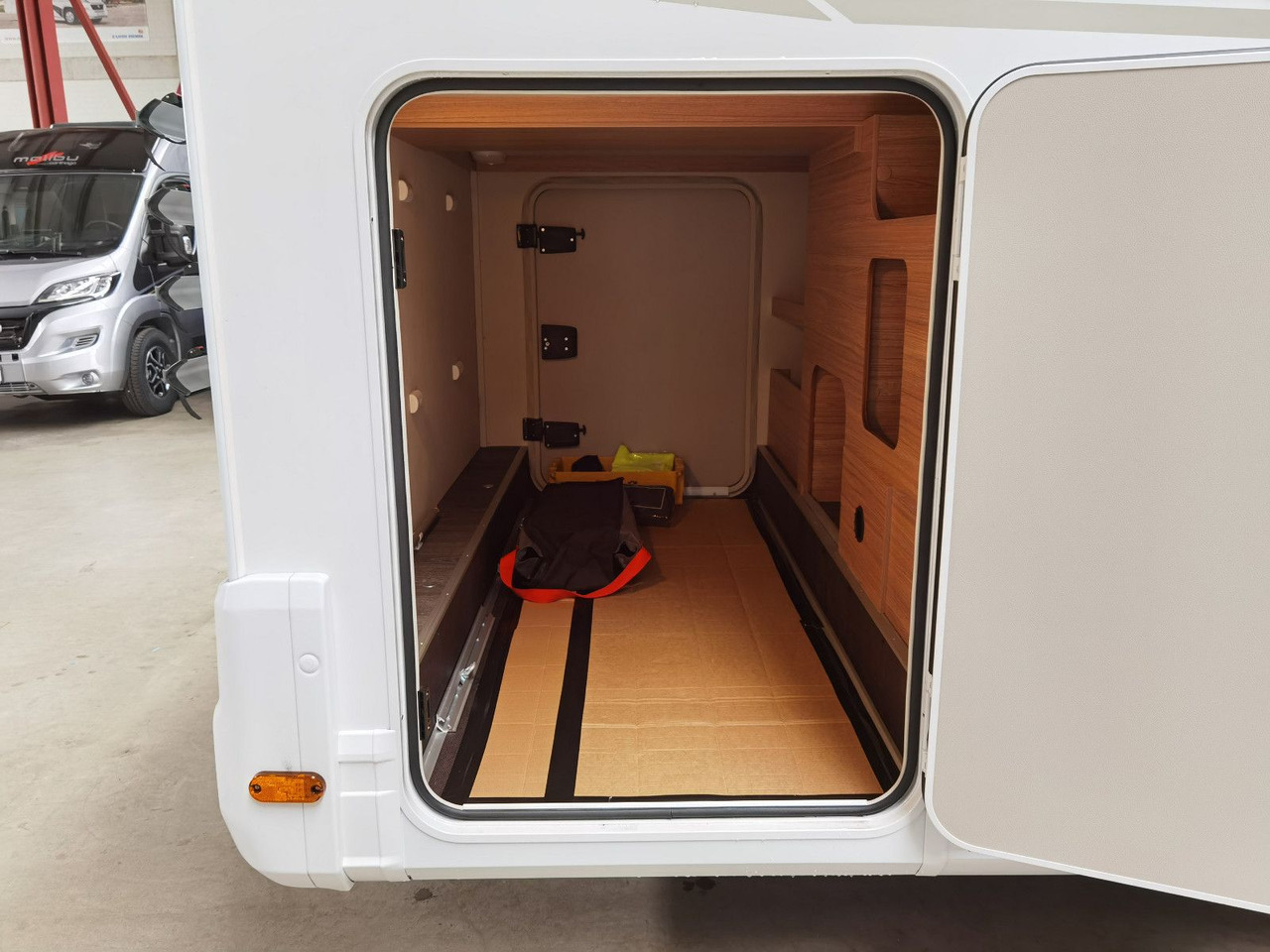 Semi-integrated motorhome Weinsberg CARASUITE 700 MEG /155PS /EINZELBETTEN & RAUMBAD: picture 9
