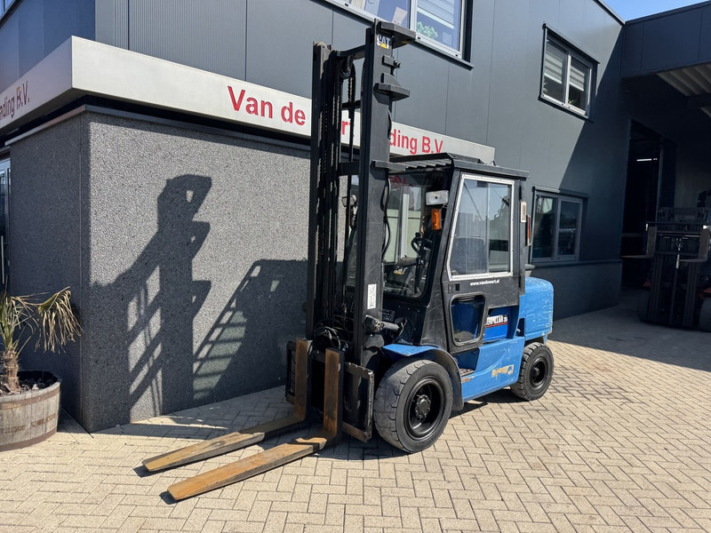 Caterpillar DP35K - Diesel forklift: picture 3 Caterpillar DP35K - Diesel forklift: picture 3