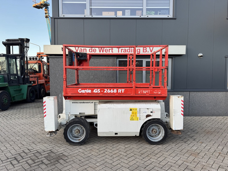 Genie GS 2668 RT Hoogwerker / Arbeitsbuhne 10mtr werkhoogte 4x4 kubota DIESEL 2010 - Scissor lift: picture 1 Genie GS 2668 RT Hoogwerker / Arbeitsbuhne 10mtr werkhoogte 4x4 kubota DIESEL 2010 - Scissor lift: picture 1