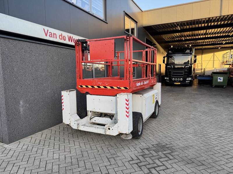 Genie GS 2668 RT Hoogwerker / Arbeitsbuhne 10mtr werkhoogte 4x4 kubota DIESEL 2010 - Scissor lift: picture 3 Genie GS 2668 RT Hoogwerker / Arbeitsbuhne 10mtr werkhoogte 4x4 kubota DIESEL 2010 - Scissor lift: picture 3