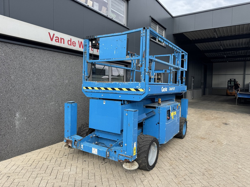 Genie GS 2669 RT  Hoogwerker / Arbeitsbuhne 10mtr werkhoogte 4x4 kubota DIESEL 2013 - Scissor lift: picture 3 Genie GS 2669 RT  Hoogwerker / Arbeitsbuhne 10mtr werkhoogte 4x4 kubota DIESEL 2013 - Scissor lift: picture 3