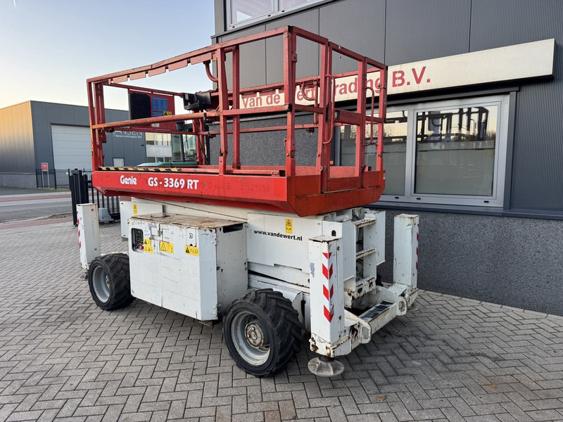 Genie GS 3369 RT Hoogwerker / Arbeitsbuhne 12mtr werkhoogte 4x4 Kubota DIESEL 2013 - Scissor lift: picture 4 Genie GS 3369 RT Hoogwerker / Arbeitsbuhne 12mtr werkhoogte 4x4 Kubota DIESEL 2013 - Scissor lift: picture 4