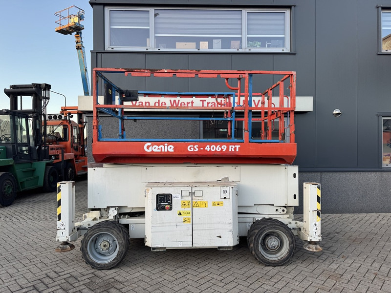 Genie GS 4069 RT Hoogwerker / Arbeitsbuhne 14mtr werkhoogte 4x4 Kubota DIESEL 2012 - Scissor lift: picture 1 Genie GS 4069 RT Hoogwerker / Arbeitsbuhne 14mtr werkhoogte 4x4 Kubota DIESEL 2012 - Scissor lift: picture 1