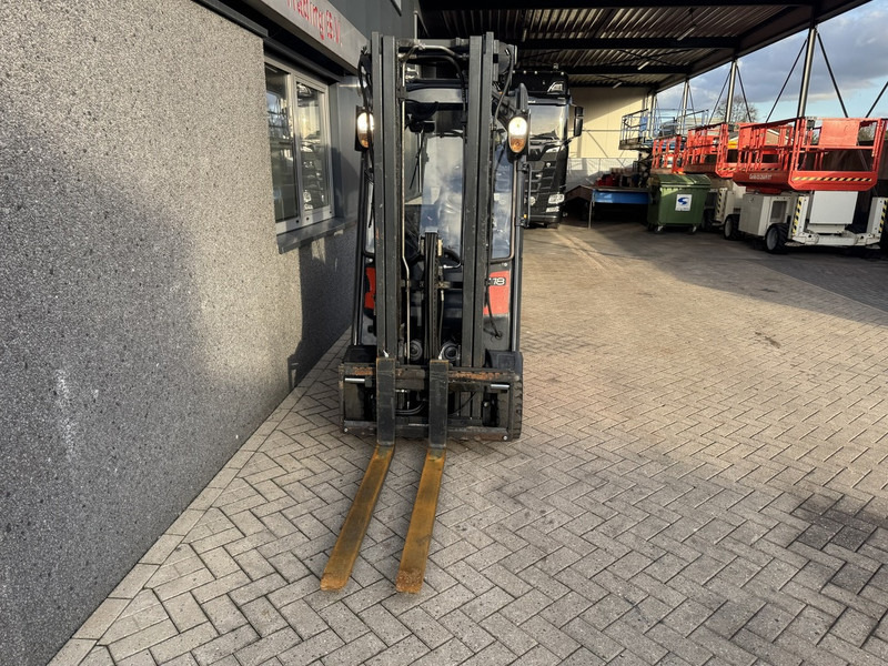 Linde H18T-01 Triplo 500 Freelift / Sideshift LPG 2012 - LPG forklift: picture 4 Linde H18T-01 Triplo 500 Freelift / Sideshift LPG 2012 - LPG forklift: picture 4