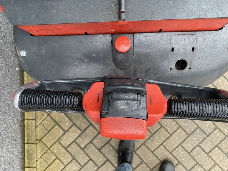 Pallet truck Linde L 14: picture 6