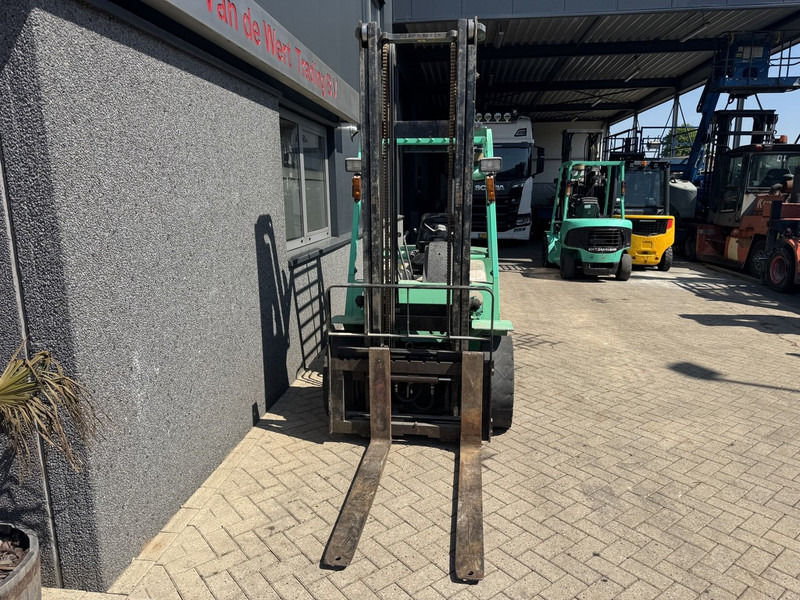 Mitsubishi FD30 - Diesel forklift: picture 3 Mitsubishi FD30 - Diesel forklift: picture 3