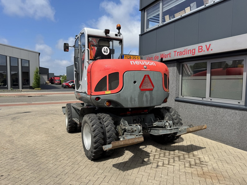 Neuson 9503 WD Mobiele Kraan 2009 Palletvork, Stenenklem, 2x Bak 8860hours Deutz Diesel - Mobile crane: picture 4 Neuson 9503 WD Mobiele Kraan 2009 Palletvork, Stenenklem, 2x Bak 8860hours Deutz Diesel - Mobile crane: picture 4
