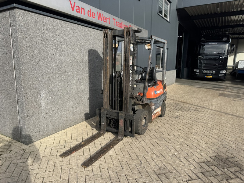 Toyota 02-6FDF15 Triplo 470 Freelift / Sideshift Diesel 1998 - Diesel forklift: picture 3 Toyota 02-6FDF15 Triplo 470 Freelift / Sideshift Diesel 1998 - Diesel forklift: picture 3
