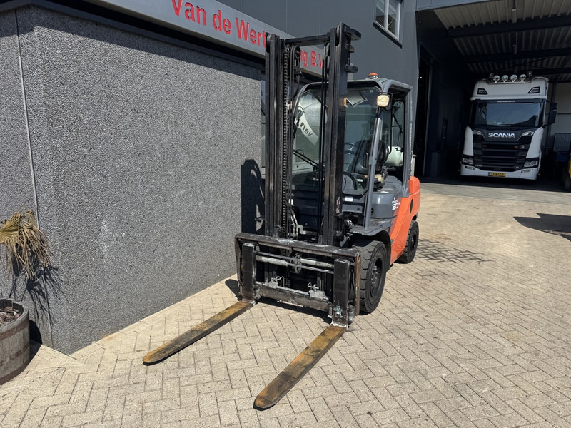 Toyota 02-8FGF30 - LPG forklift: picture 4 Toyota 02-8FGF30 - LPG forklift: picture 4