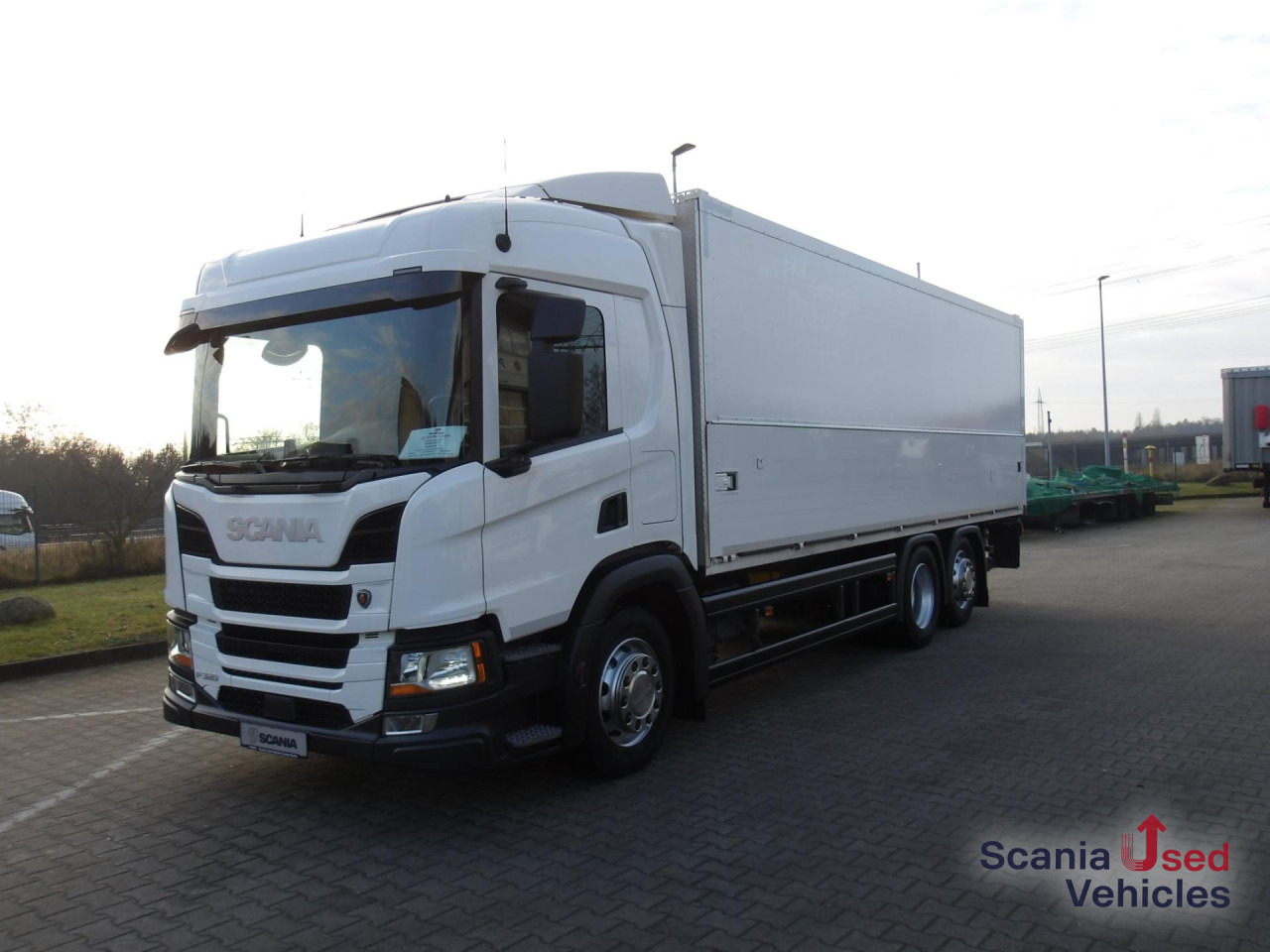 SCANIA P 320 B6x2*4NB / EWERS Schwenkwandaufbau - Beverage truck: picture 1 SCANIA P 320 B6x2*4NB / EWERS Schwenkwandaufbau - Beverage truck: picture 1