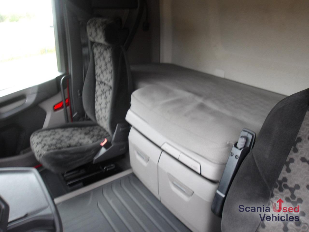 SCANIA R 410 A4x2EB - Tractor unit: picture 5 SCANIA R 410 A4x2EB - Tractor unit: picture 5